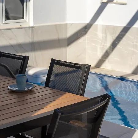 Unique Beachfront Rooftop In By Costarentals - Ref 59 شقة *